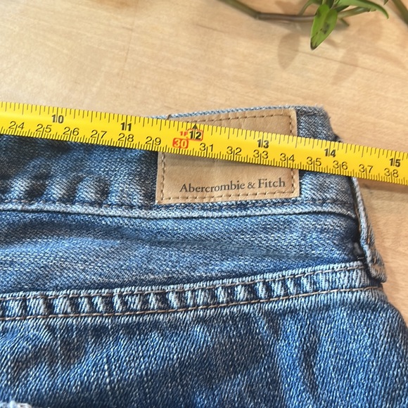 Abercrombie and Fitch low rise jean shorts - Picture 7 of 8